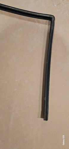MERCEDES BENZ W126 560SEL 420SEL 300SDL LEFT FRONT DOOR GLASS WINDOW RUBBER SEAL - Picture 2 of 8