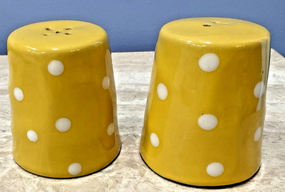 Maxwell Williams Designer  Yellow and White  Salt Pepper Shakers Rare Set