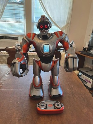 RS Media Interactive Remote Control Robot Toy Silver/Gray & Red Vintage 2003