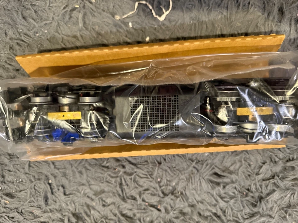 Lionel New Jersey Transit NJT GP-38 Diesel 4300 Dual Motors - New in Plastic - Image 3 of 3