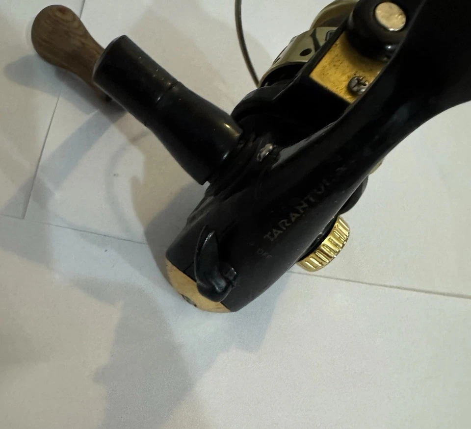 Carrete Spiderwire Tarantula STSP 2000 en estado de funcionamiento Foto 2 de 4