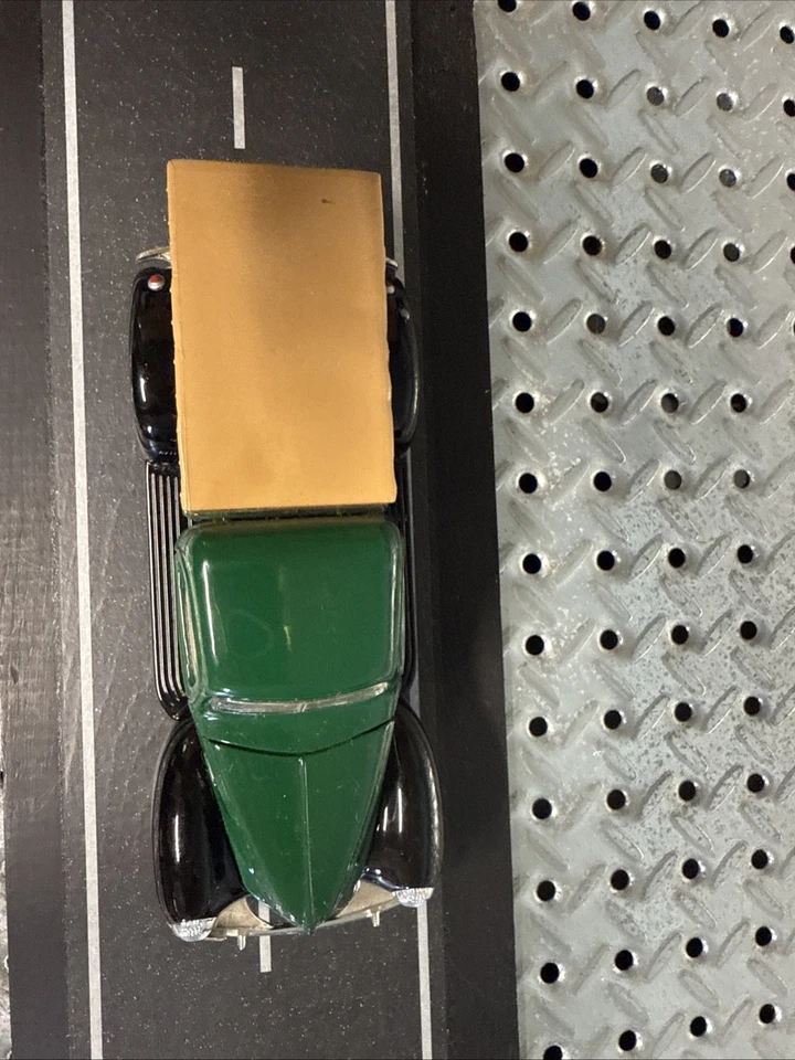 Liberty 1940 Ford Pickup Hemmings Motor News Die-Cast escala 1/25 banco de monedas y llave Foto 2 de 4