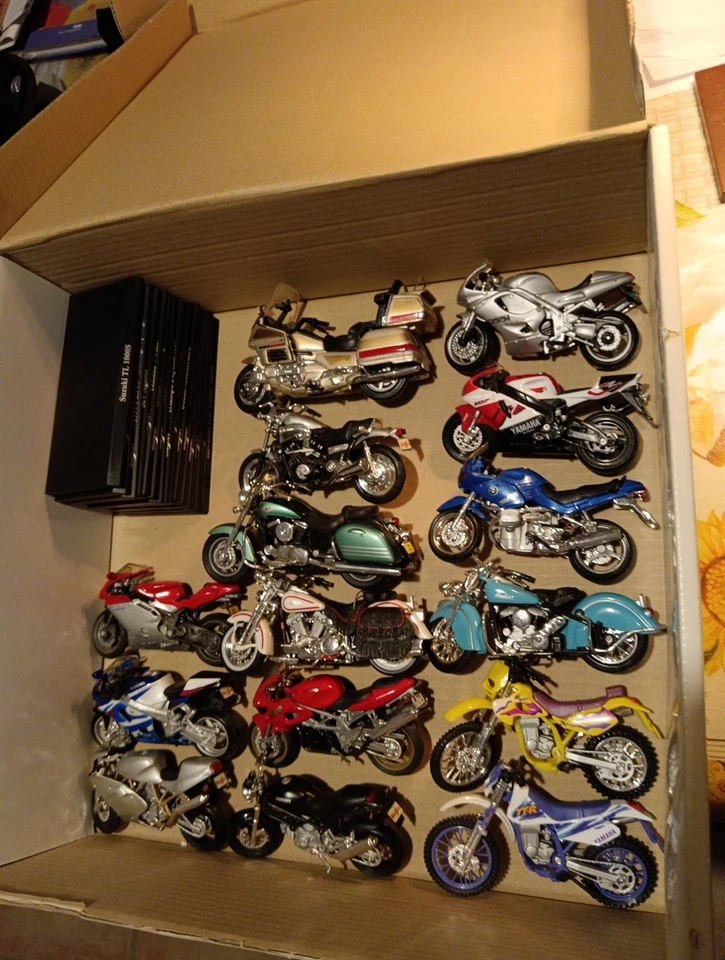 Moto Maisto Scala 1:18, Metallo E Plastica Anni 90 - Lotto Di 15 Moto.  - Immagine 3 di 3