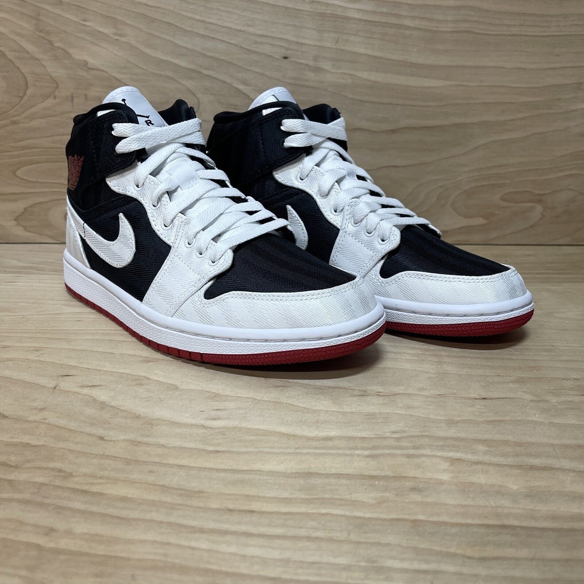 ウィメンズ Nike Air Jordan 1 Mid SE Utility Canvas Red (W) s-l1200.jpg