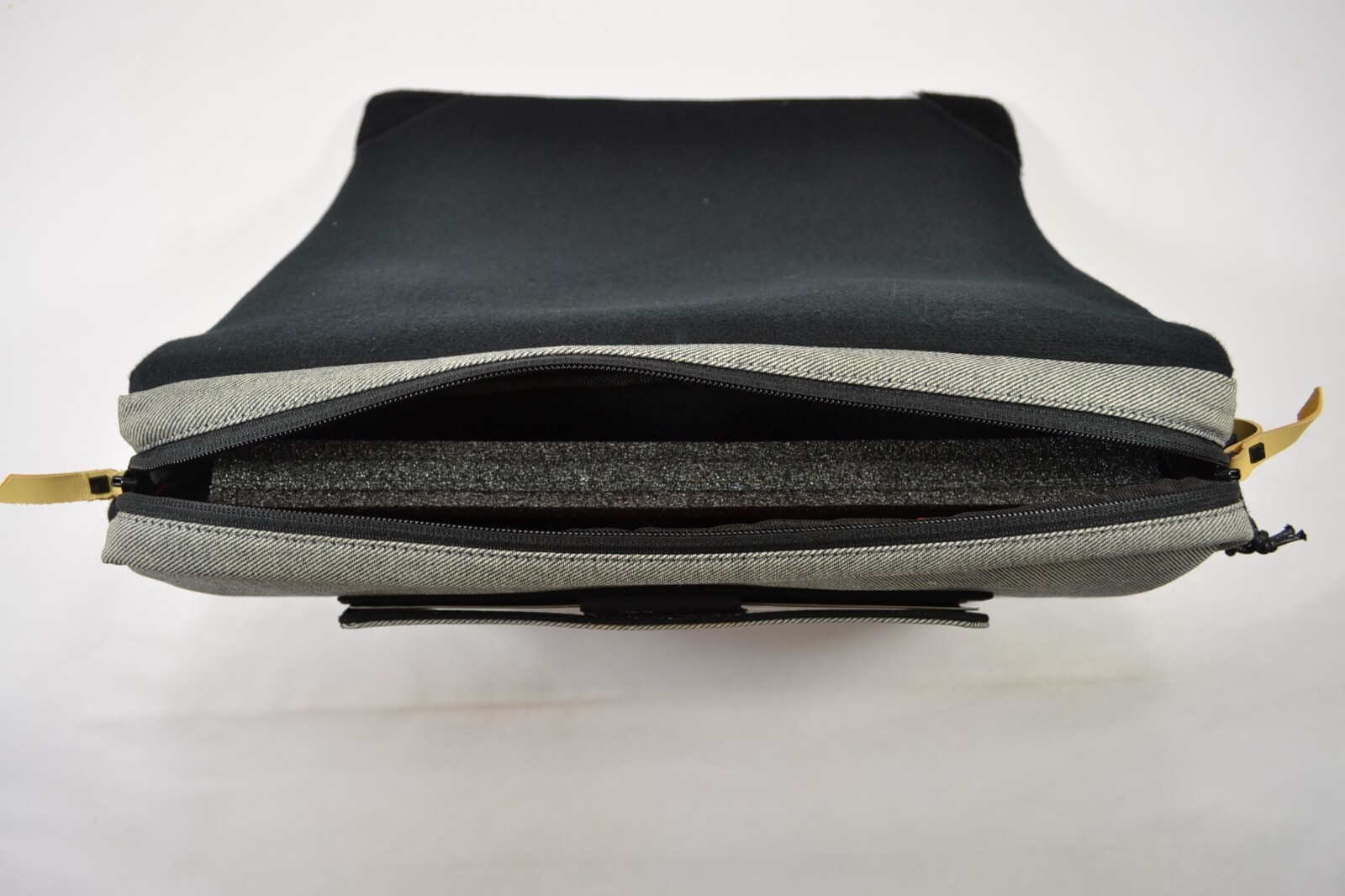 Hex Gyde 15" iPadPort Charcoal Grey Discounted Messenger Bag