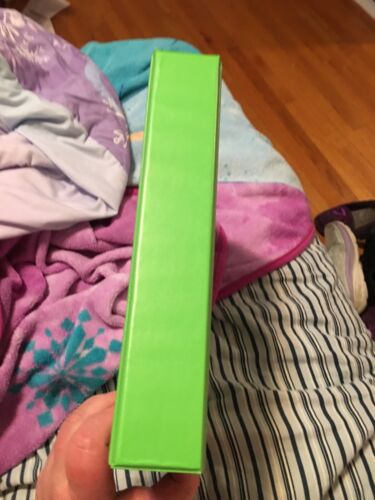 Lot of two Green three ring binders, 1.5 inches and 2inches - Picture 24 of 24