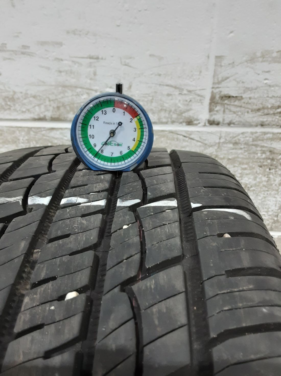 1x P225/55R17 Continental Control Contact Tour A/S Plus 8/32 Used Tire