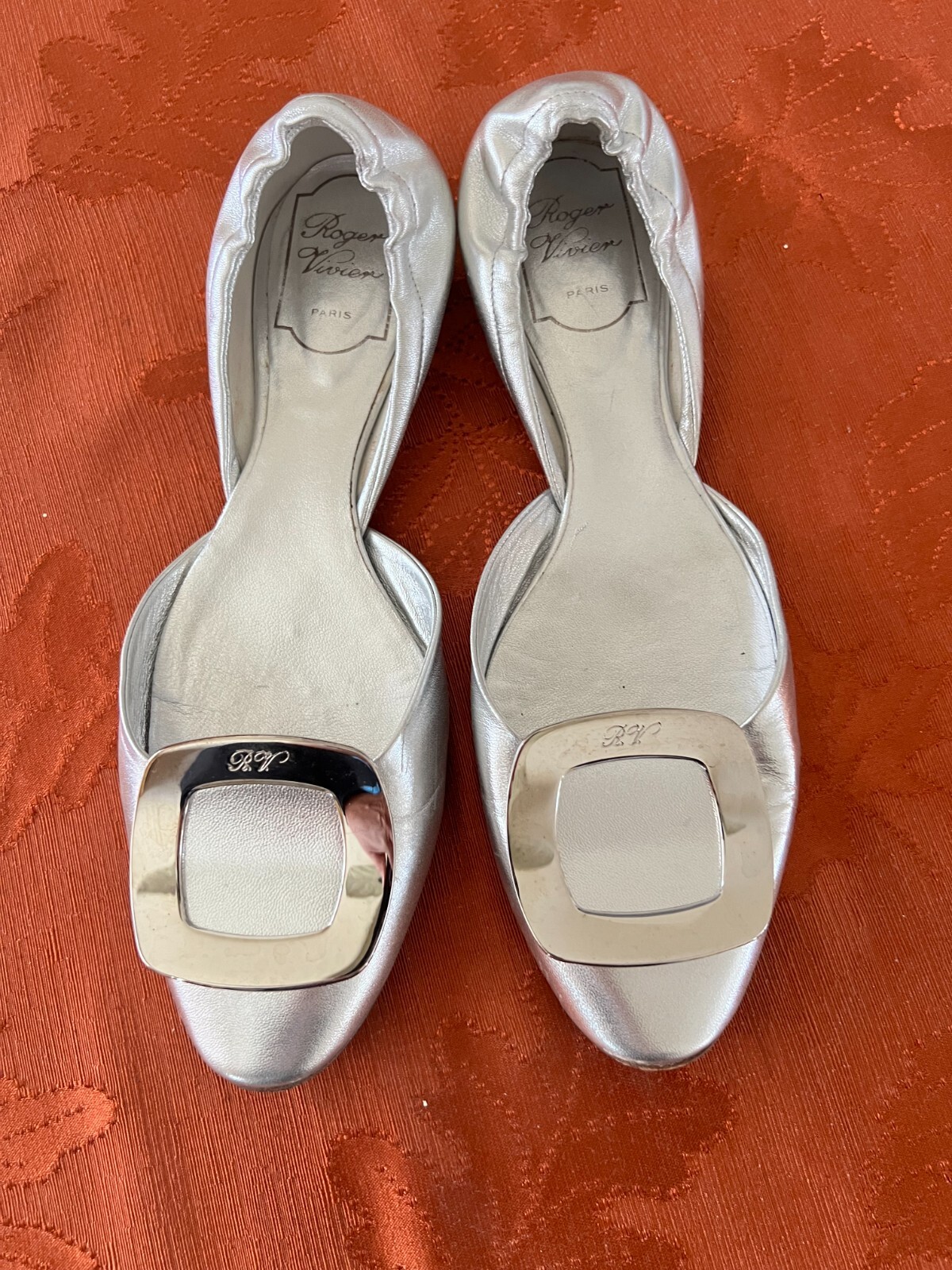 ROGER VIVIER Size 38 Silver Leather Chips Buckle Flats eBay