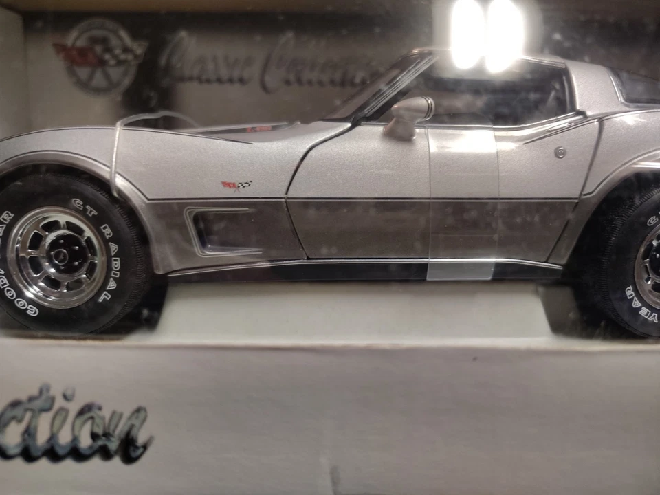 UT 1978 Corvette L-88 2-Tone 25th Anniv. 1:18 scale Diecast scale 2108 UBER RARE - Image 3 of 4