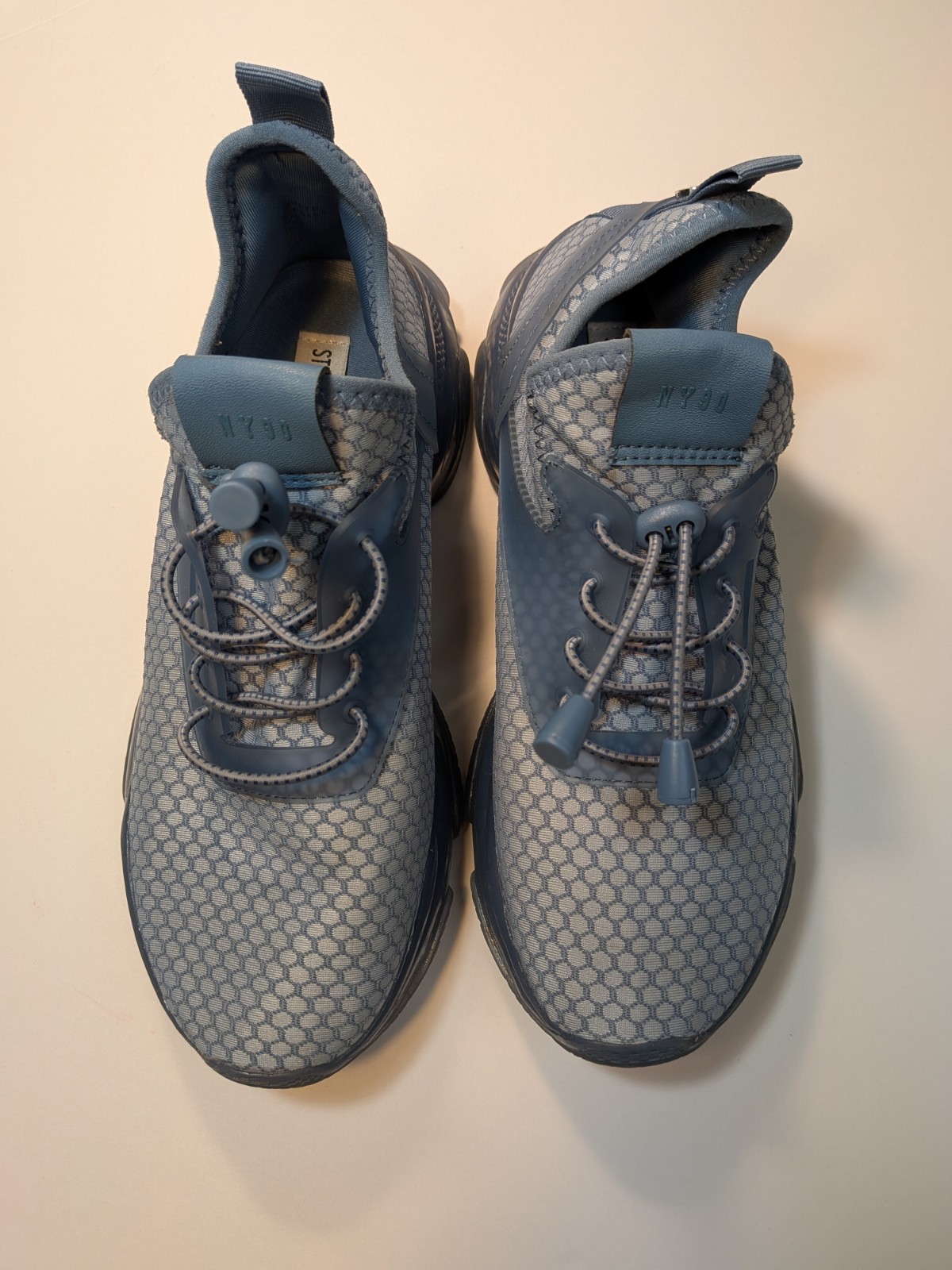 Steve Madden Women's Maxima Sneakers Baby Blue Size 8.5M Free Shipping!