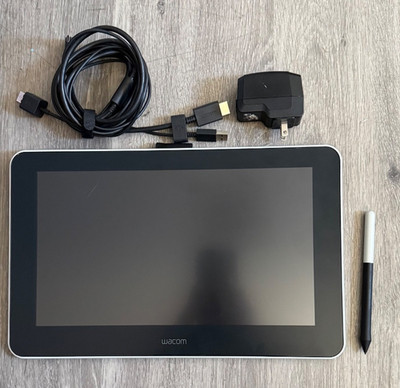 Wacom One 13 Creative Pen Display DTC133 Drawing Tablet - Stylus & 3-in-1 Cable
