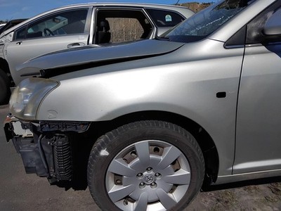 Toyota Avensis T25 orig Kotflügel vorn links BJ2005 Version mit Blinker silber 1