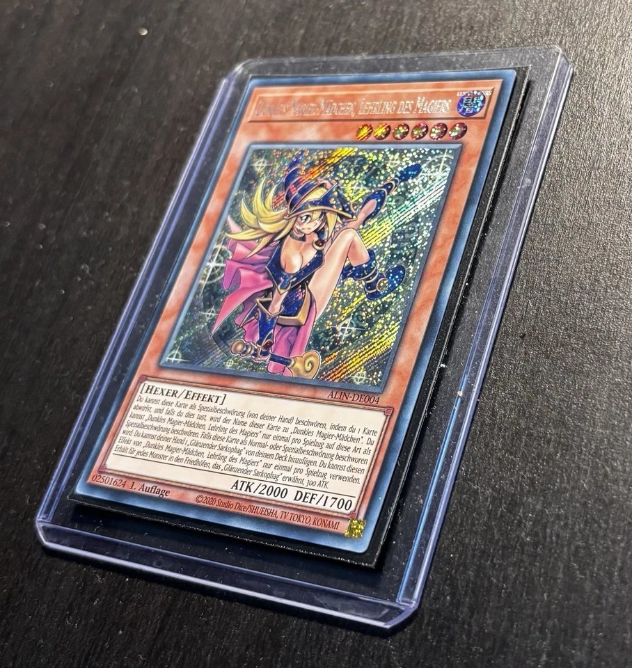 Yu-Gi-Oh! Dunkler Magier-Mädchen, Lehrling Des Magiers ALIN Secret Rare NM 1st - Bild 2 von 4