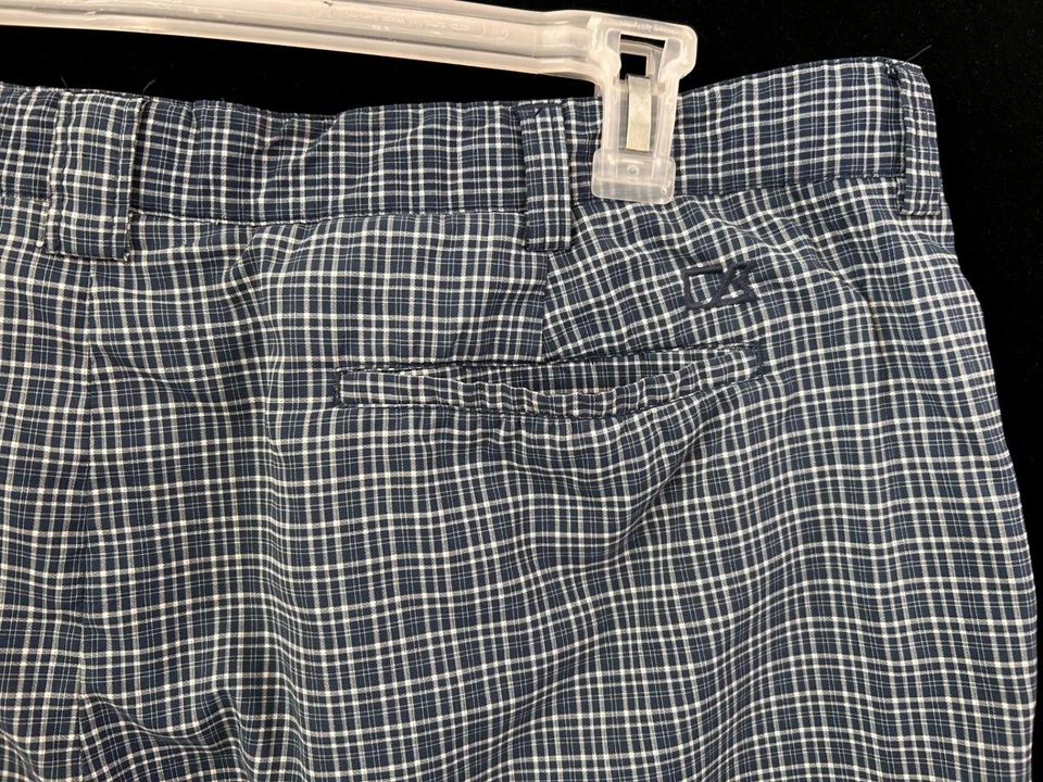 Cutter & Buck shorts size 40 mens 4 pockets 9" inseam blue check - Image 4 of 4