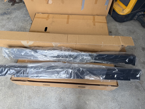 Holden Maloo VZ SS HSV Left Right Side Skirt Pair - Picture 3 of 8