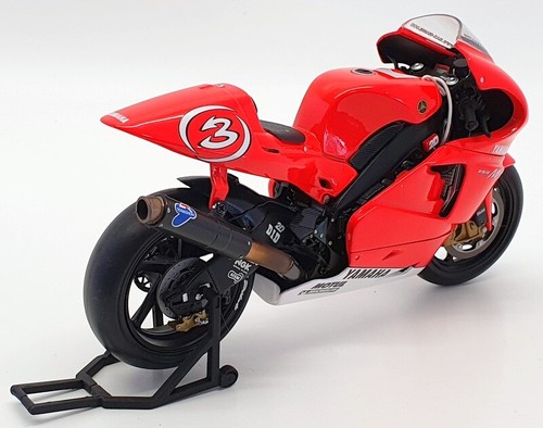 Minichamps 1/12 Scale 122 026303 - Yamaha YZR-M1 Yamaha Team M.Biaggi - Picture 2 of 5