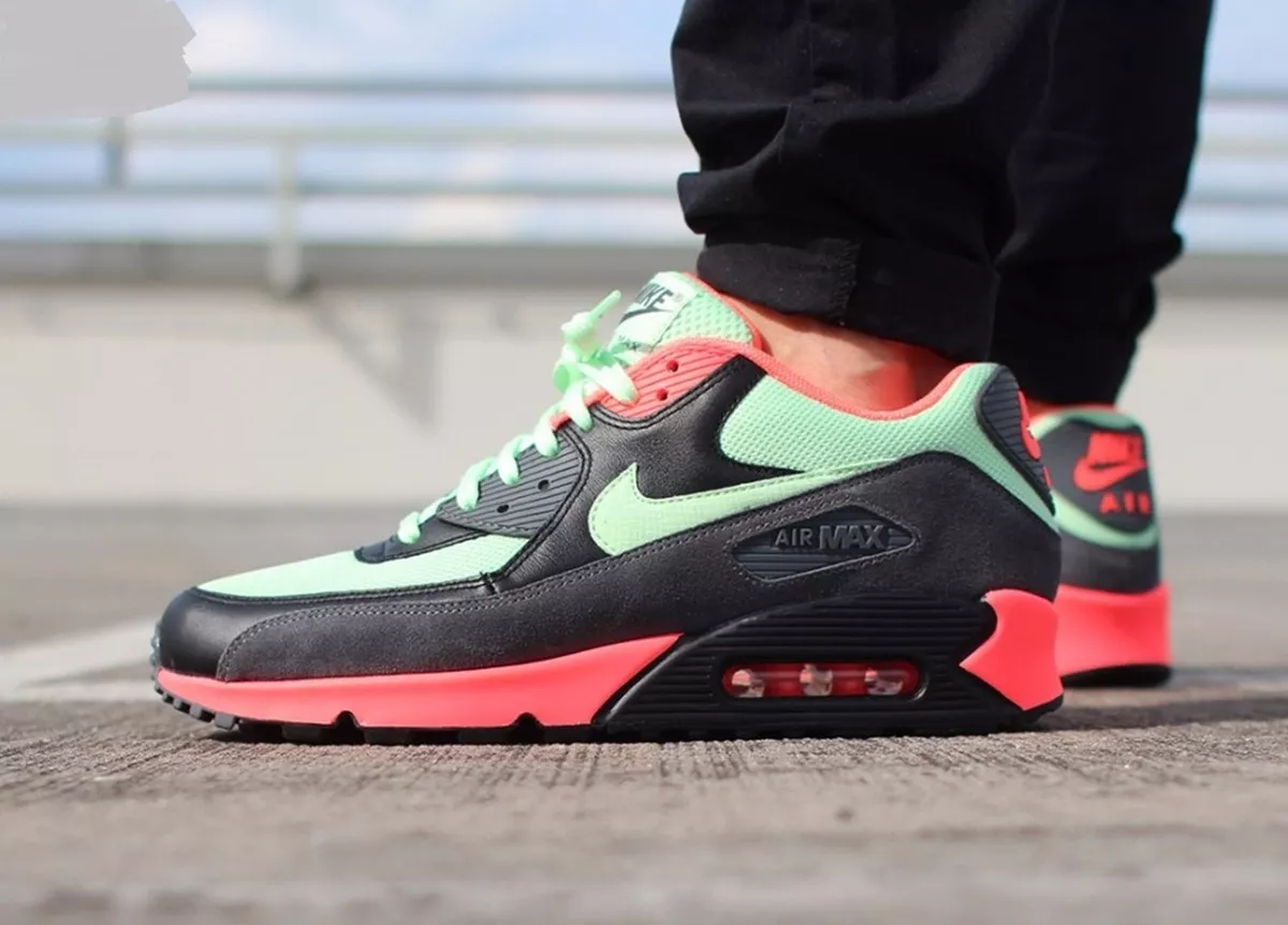 Nike Air Max 90 Essential Shoe Mens size 8.5 537384-303
