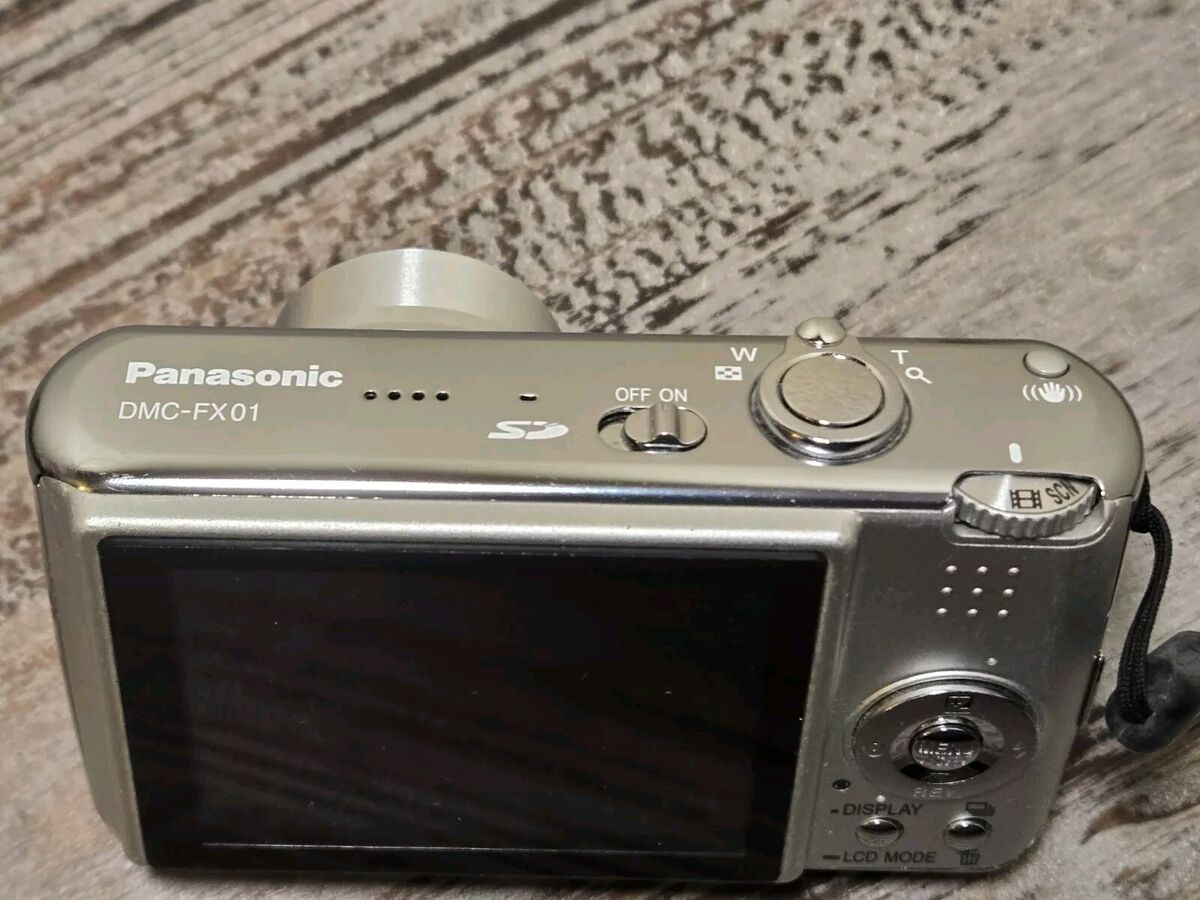 Panasonic Lumix DMC-FX01 Digital Camera Bundle w/ Battery Panasonic Lumix DMC-FX01 Digital Camera Bundle w/ Battery