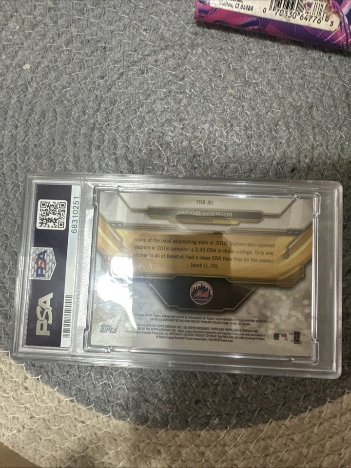 Tarjeta autógrafa Jacob deGrom 2019 Topps Triple Threads Gold Triple Patch 6/9 Foto 2 de 2