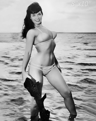 Bettie Page   Glossy   8X10 CELEBRITY PHOTO PICTURE  E9483