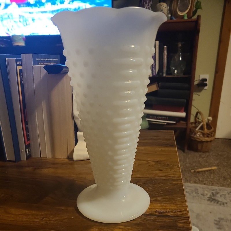 Vtg Unmarked White Milk Glass Hobnail Ruffled Edge Trumpet Shaped Vase 9.50" 