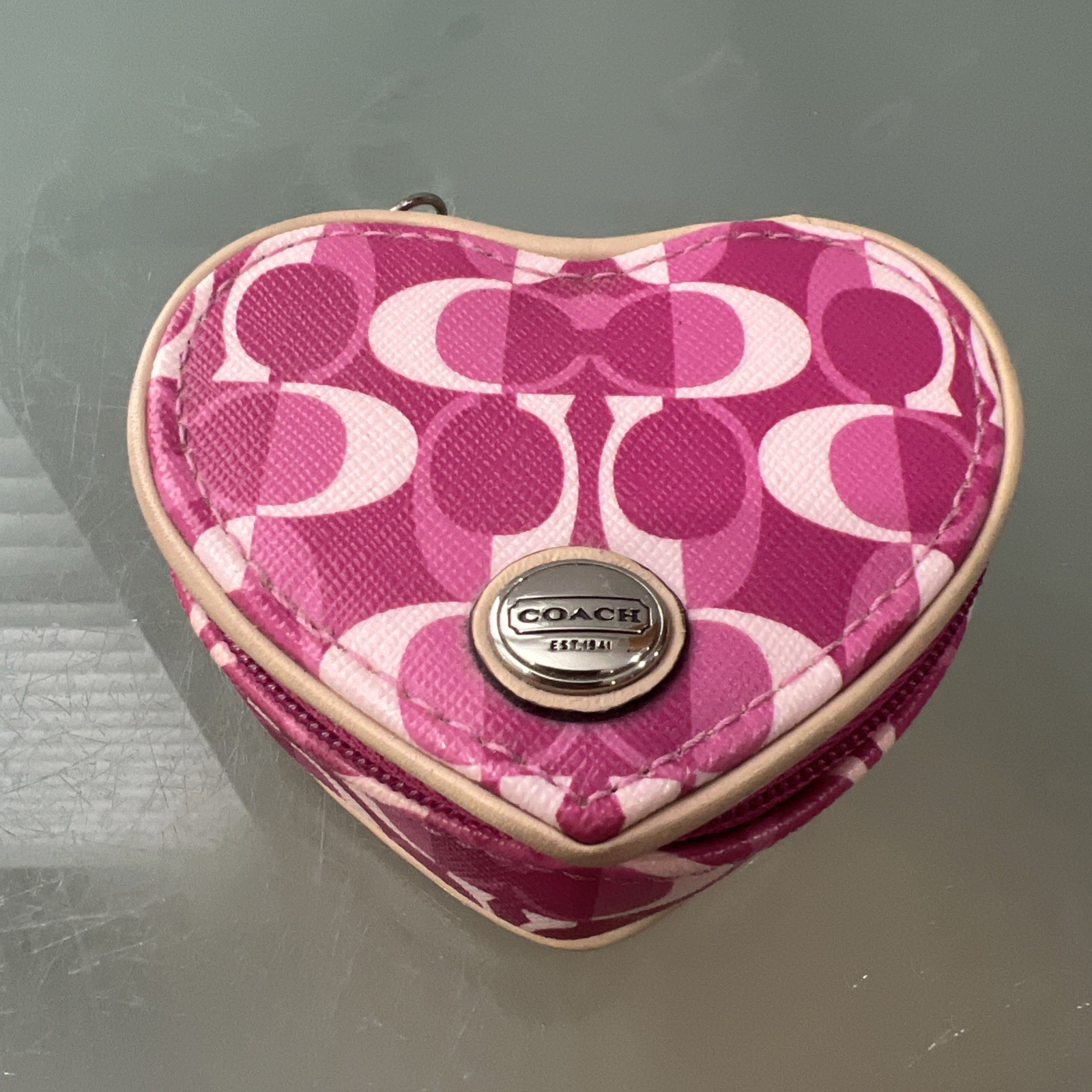 Coach F66798 Peyton Signature Joyería Bolsa Corazón Estuche Magenta Rosa Tostado