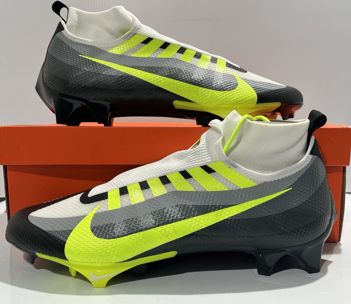 NIKE VAPOR EDGE PRO 360 FOOTBALL CLEATS SIZE 11.5 VOLT WHITE BLACK DV5844-015 Amazon.com | Nike Vapor Edge Pro 360 2 Men main image 2