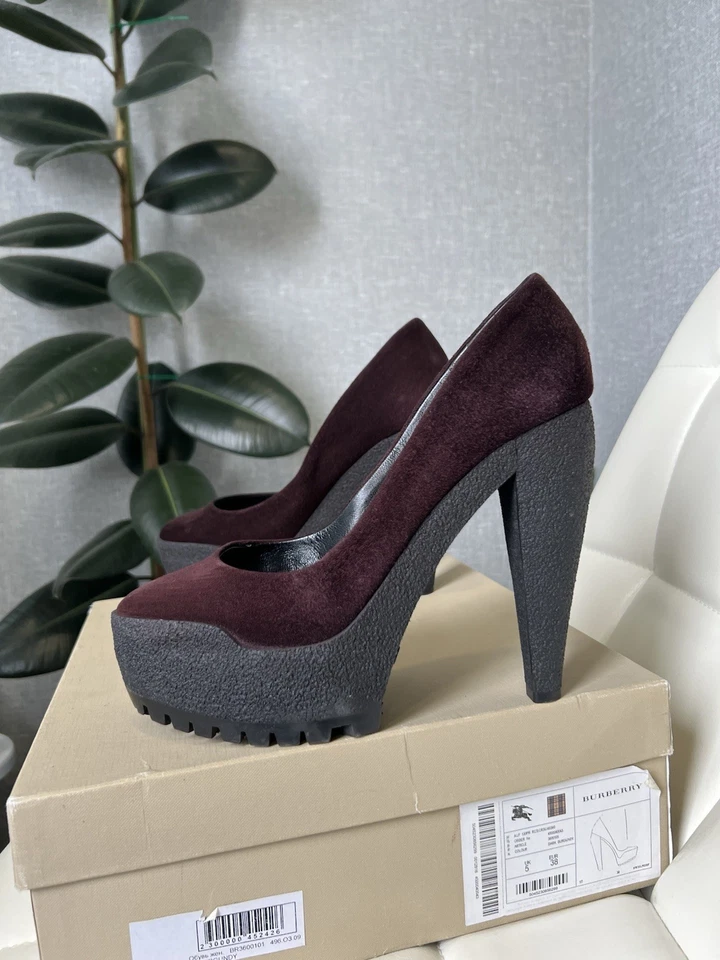 Zapatos de salón Burberry con plataforma de gamuza borgoña con suela texturizada talla 38 Foto 3 de 4