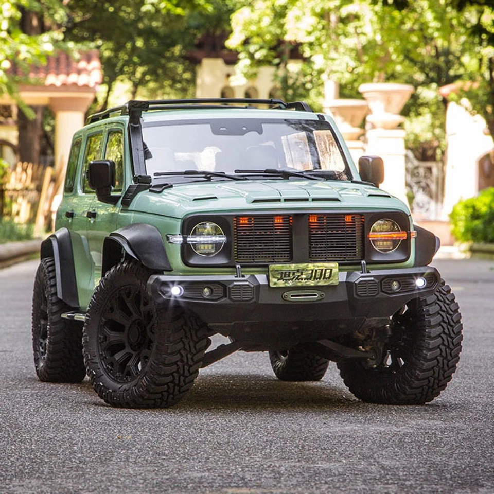 Traction Hobby 1/8 Tank 300 RC Rock Crawler Car Model 2WD Axle Locks Light Radio - Image 2 of 4