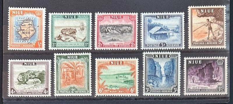 NIUE   94 - 103  Beautiful  Mint  NEVER  Hinged Set