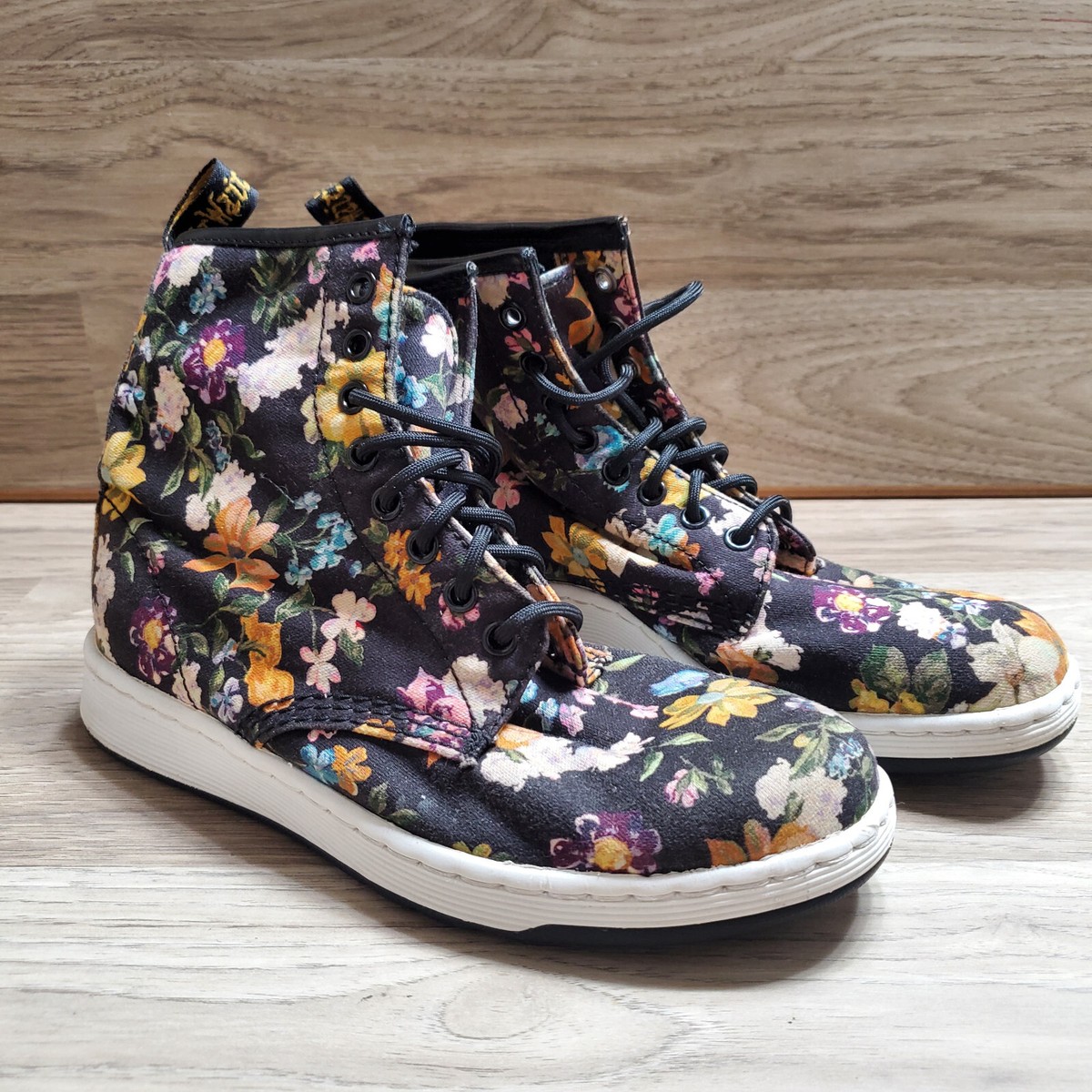 Doc Martens Darcy Floral Newton DF Size 7 Ladies Canvas Lace