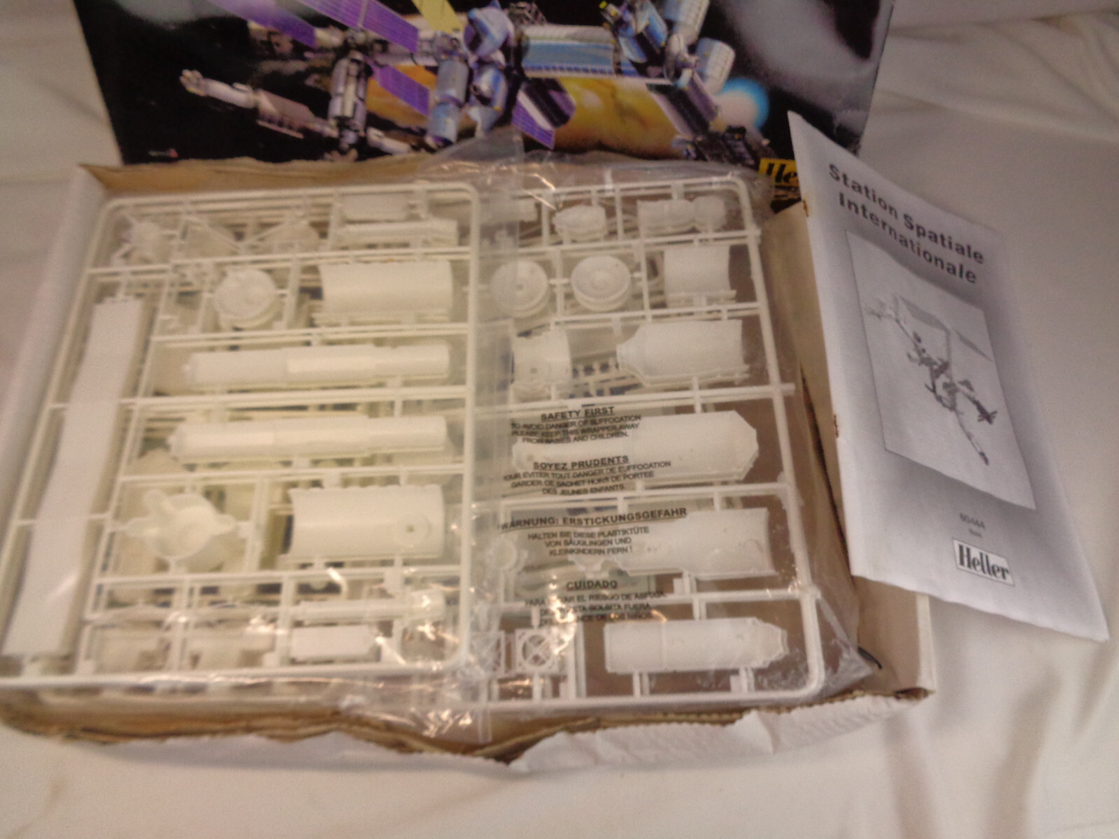 Heller International Space Station ISS 1/25 Plastic Model Kit 80444