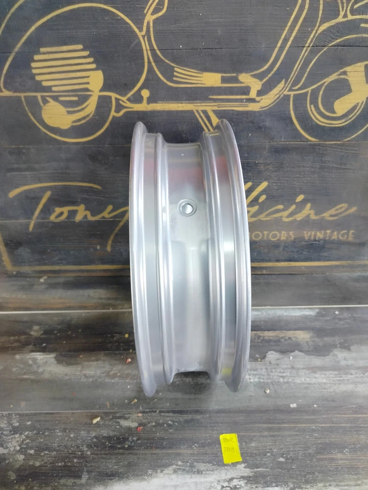 TO-R3708 - CERCHIO RUOTA ANTERIORE ARGENTO APRILIA SR 50 1994-1996 - 8208376 - Immagine 3 di 4