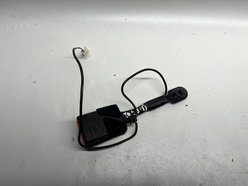 BMW 2 F46 2015 Vorne rechts Gurtschloss vorne 7313299 AFR64274