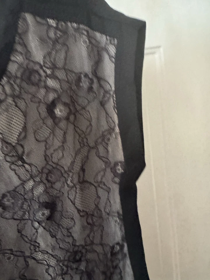 Diane von Furstenberg Lace Sheer Floral Top Size 8 Short Sleeve Blouse Elegant - Image 4 of 4