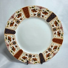 ONE Queens Imari Dinner Plate Diamond Border with Floral Arches White Center