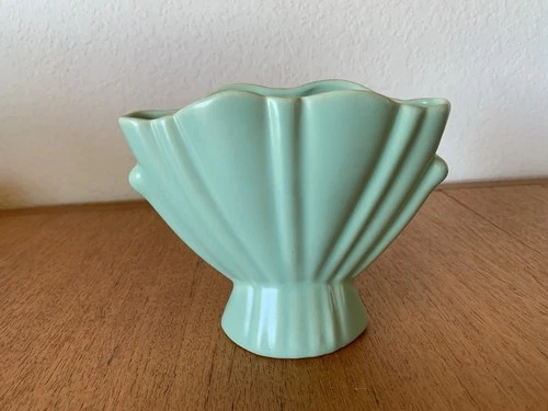 Vtg BAUER POTTERY  6" Cal-Art Fan Vase Ray Murray Matte Green Glaze