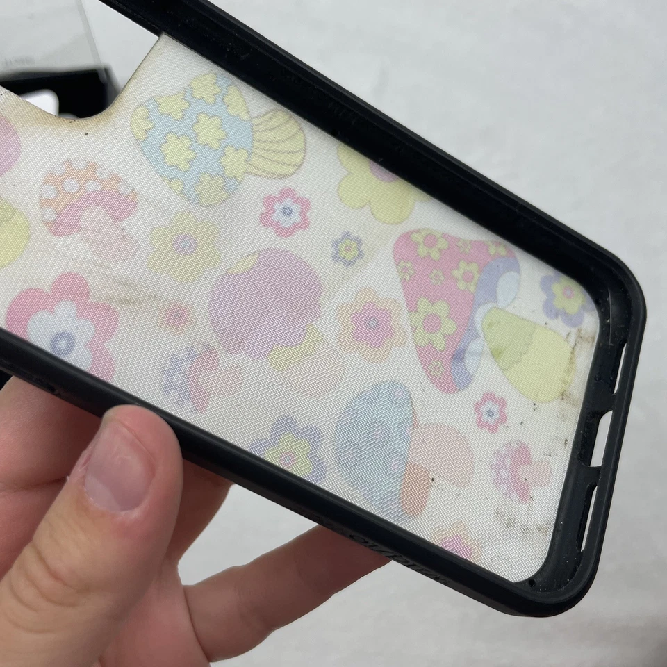 Funda Wildflower Groovy Shroom iPhone 11 Pro Edición Limitada Setas Foto 3 de 4