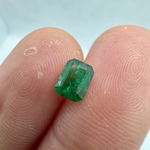 0.75 Carat Top Quality Natural Green Emerald Cut Gemstone From swat Pakistan - Picture 8 of 13