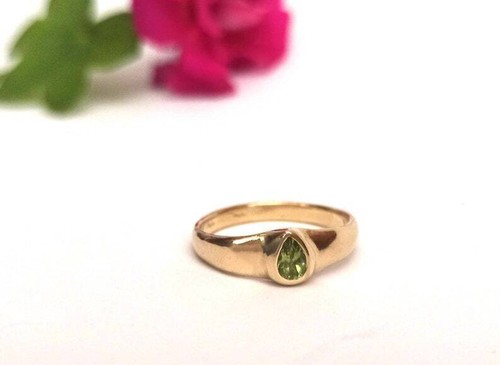 0.25 Ct Pear Cut Green Peridot Bezel Birthday Gift Ring 14k Solid Yellow Gold - Picture 3 of 4