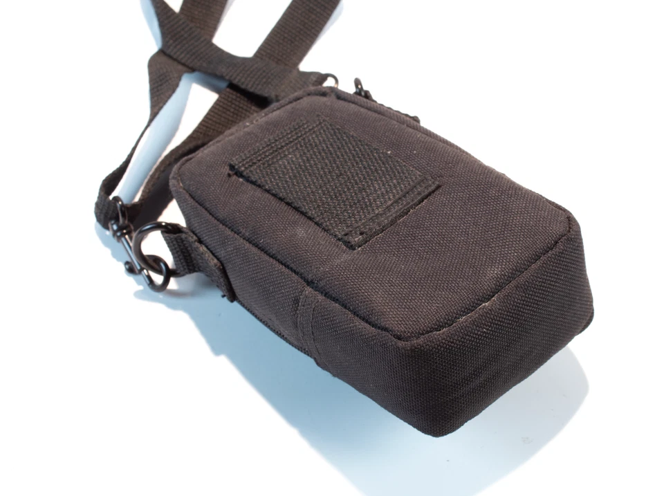 Bolsa de transporte para cámara digital Belkin negra compacta correa para el hombro cinturón lazo con cremallera Foto 3 de 3