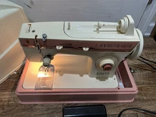 Singer Merritt 2404 Pink Sewing Machine W/Foot Pedal Hard Case & Access Works