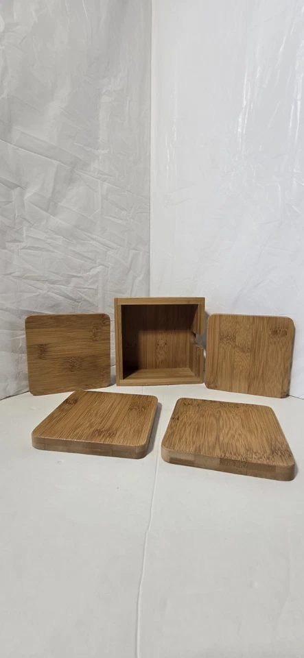 Juego de 4 posavasos cuadrados de madera NativeNorthwest con accesorio de estuche Foto 3 de 4