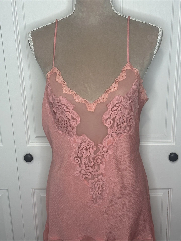 Vestido sin Mangas Vintage Victoria’s Secret Etiqueta Dorada Talla Grande Melocotón Encaje Hada Transparente Foto 2 de 4