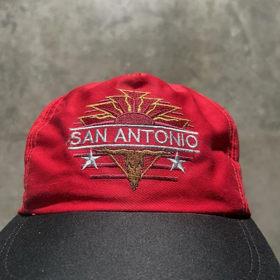 Sombrero/Sombrero Longhorn Rojo Vintage Años 90 Hecho en EE. UU. San Antonio Strapback Foto 2 de 4