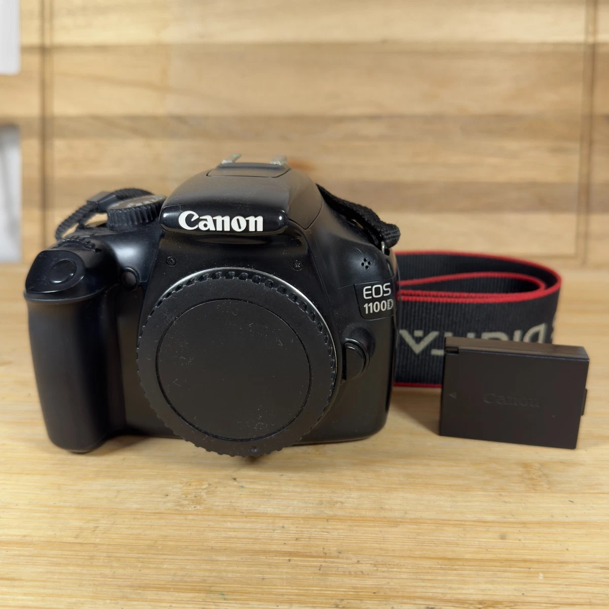 Canon EOS 1100D Reflex Numérique Noir + Chargeur - Bon État