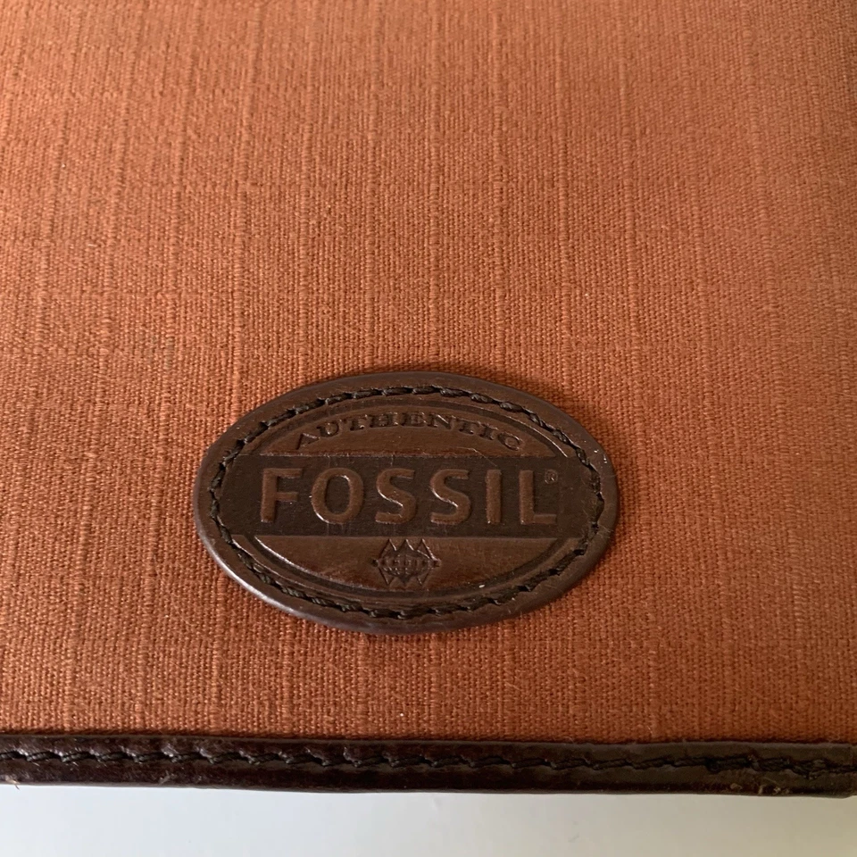 Cartera de viaje marrón fósil porta pasaporte organizador cierre a presión Foto 2 de 4