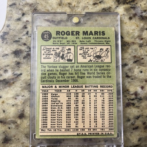 1967 Topps - Cards #45 Roger Maris - Picture 2 of 2