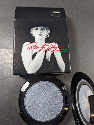 MAC EYESHADOW - SHOWGIRL (VELUXE PEARL) A72 - BNIB - MARILYN MONROE COLLECTION
