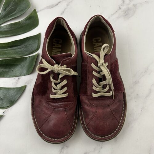 Zapatillas deportivas Camper de cuero para hombre talla 39 rojo oscuro con cordones ribete de gamuza - Imagen 2 de 8